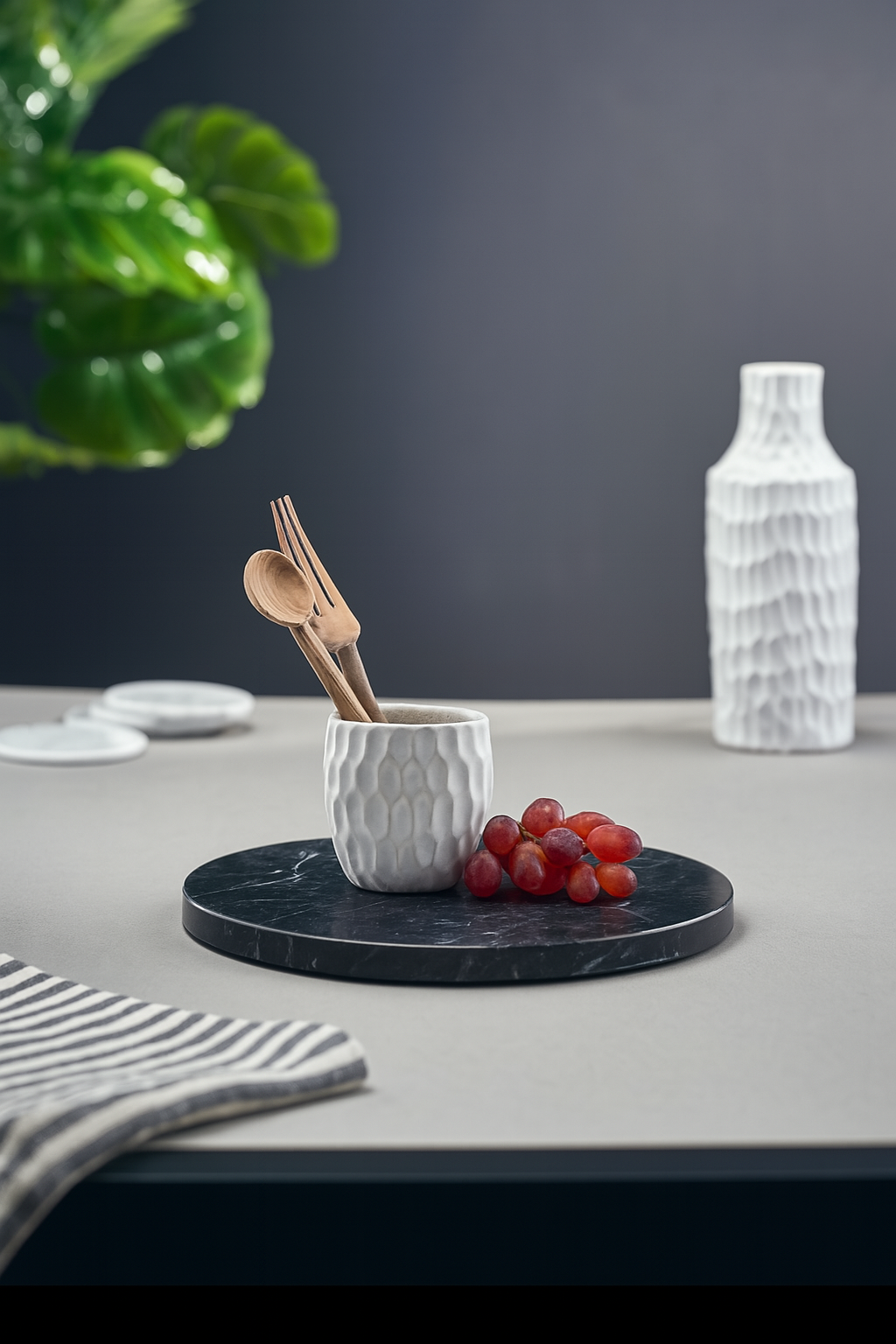 Marble circular platter - Black