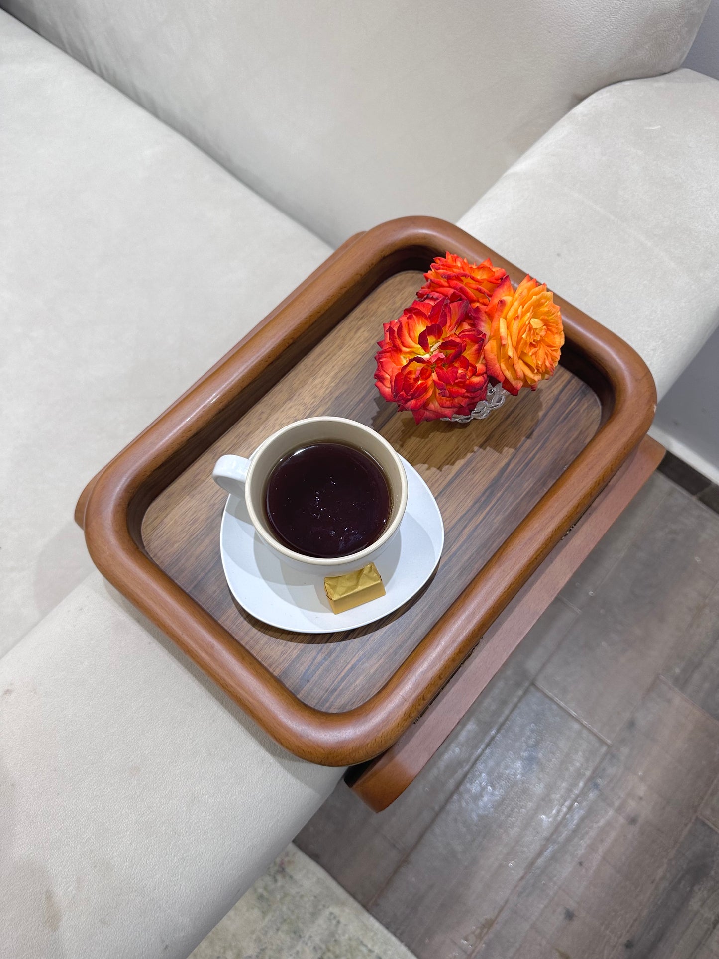 Sofa arm tray